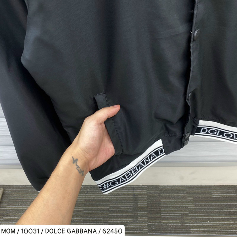 Áo khoác bomber dg có hoạ tiết đơn giản khoá cúc màu đen thời trang nam nữ phong cách giới trẻ có size từ s đến xl