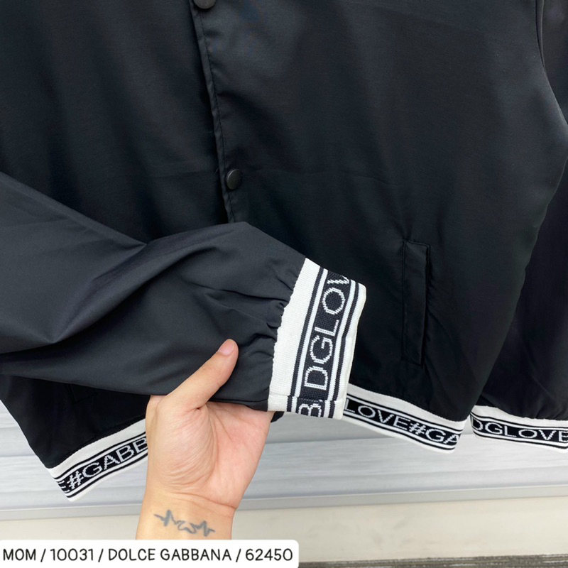 Áo khoác bomber dg có hoạ tiết đơn giản khoá cúc màu đen thời trang nam nữ phong cách giới trẻ có size từ s đến xl