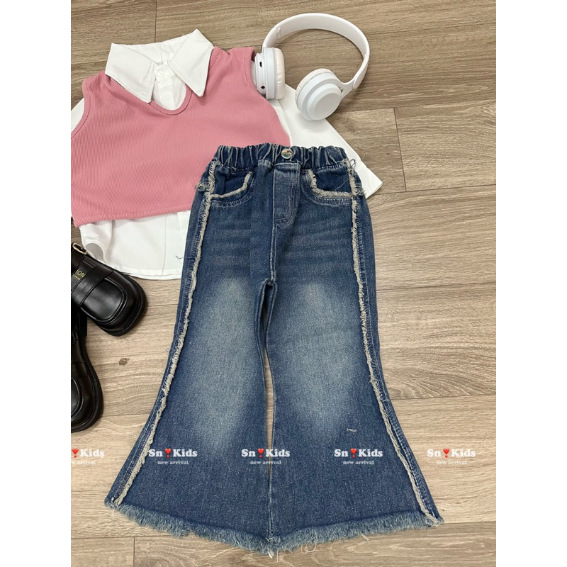 Set bộ quần jean loe gấu mix áo sơ mi và áo gile