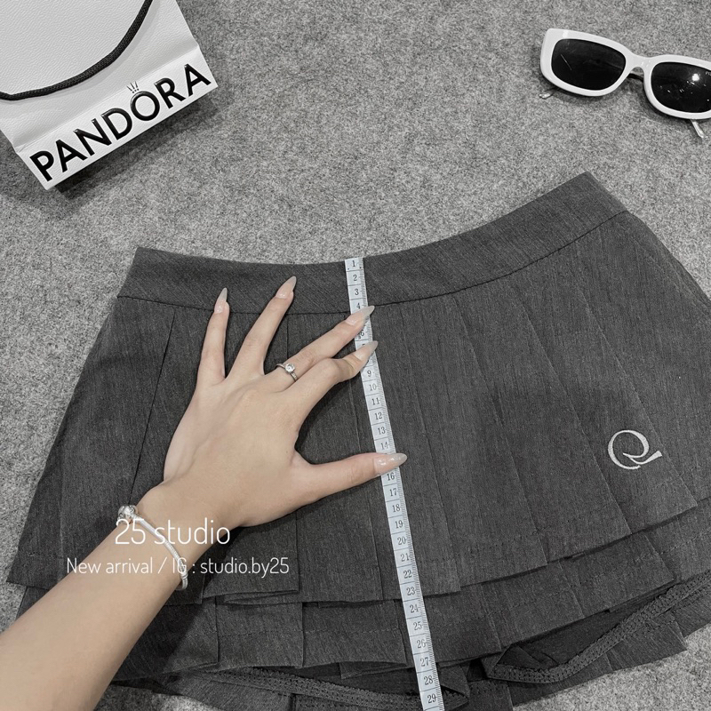 CHÂN VÁY DÁNG NGẮN CHỮ THÊU HÀNG QCCC | STUDIOBY25