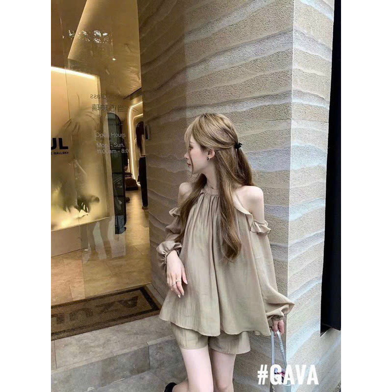 Set áo tay dài khoét vai viền bèo phối quần short