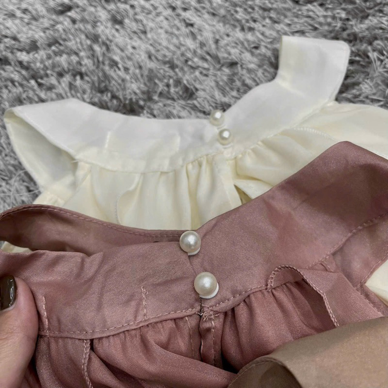 Set áo tay dài khoét vai viền bèo phối quần short