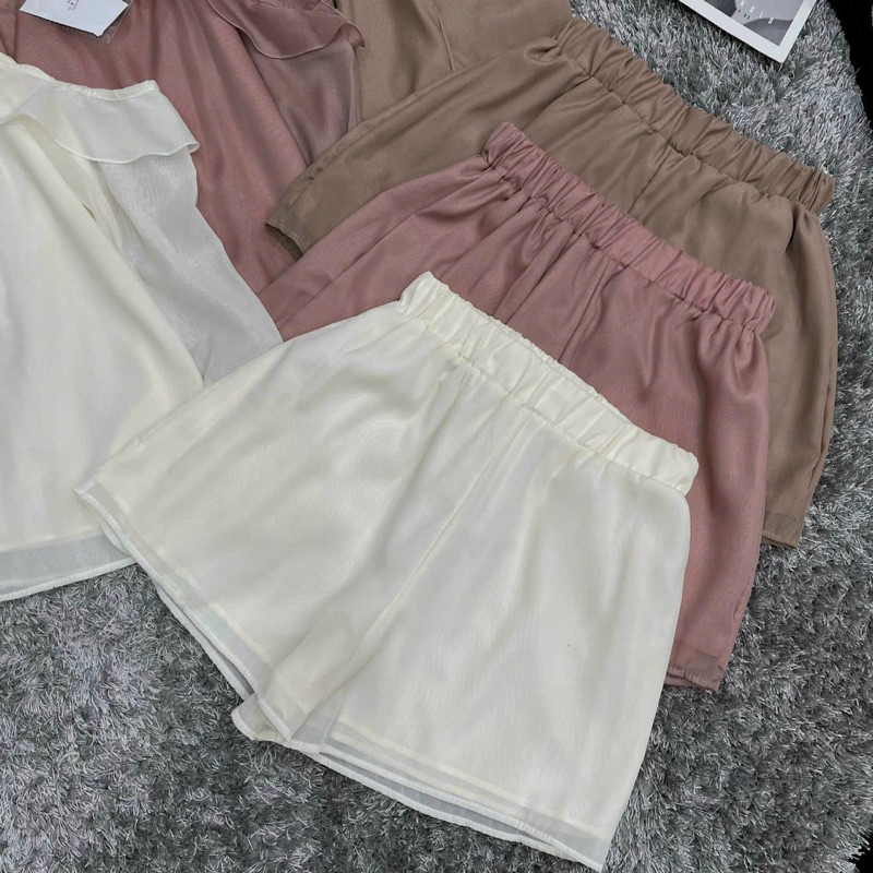 Set áo tay dài khoét vai viền bèo phối quần short