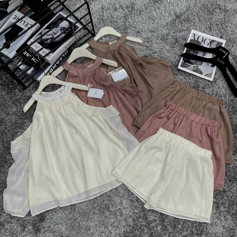 Set áo tay dài khoét vai viền bèo phối quần short