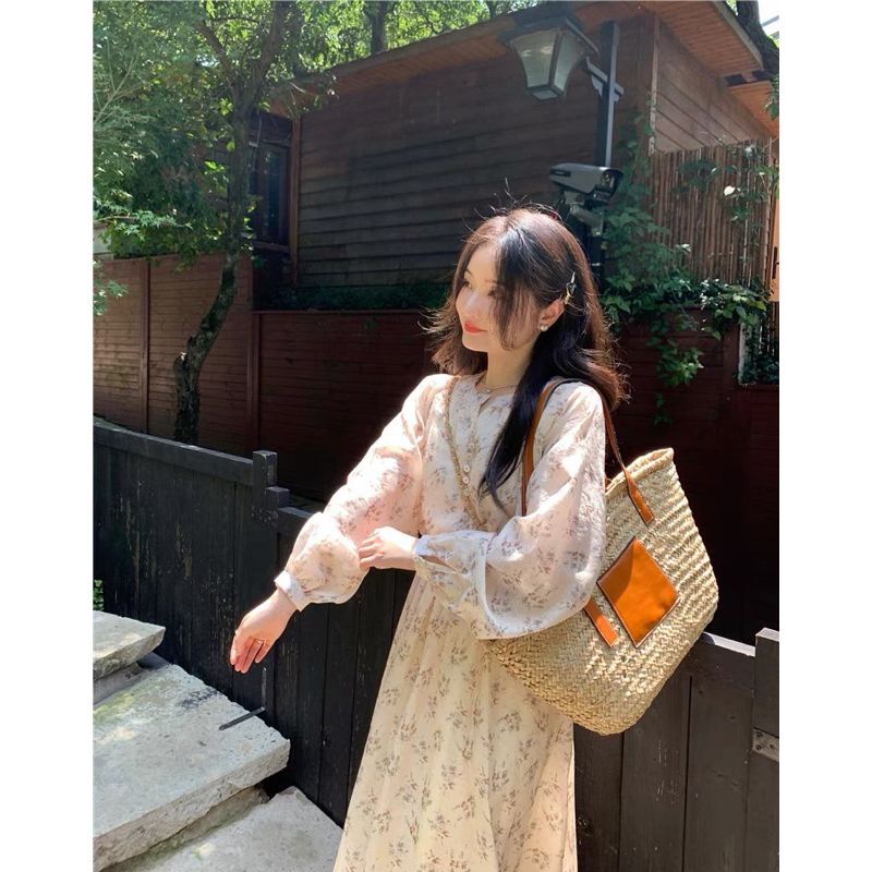 Váy hoa nhí dài tay cúc ở ngực lên dáng cực xinh