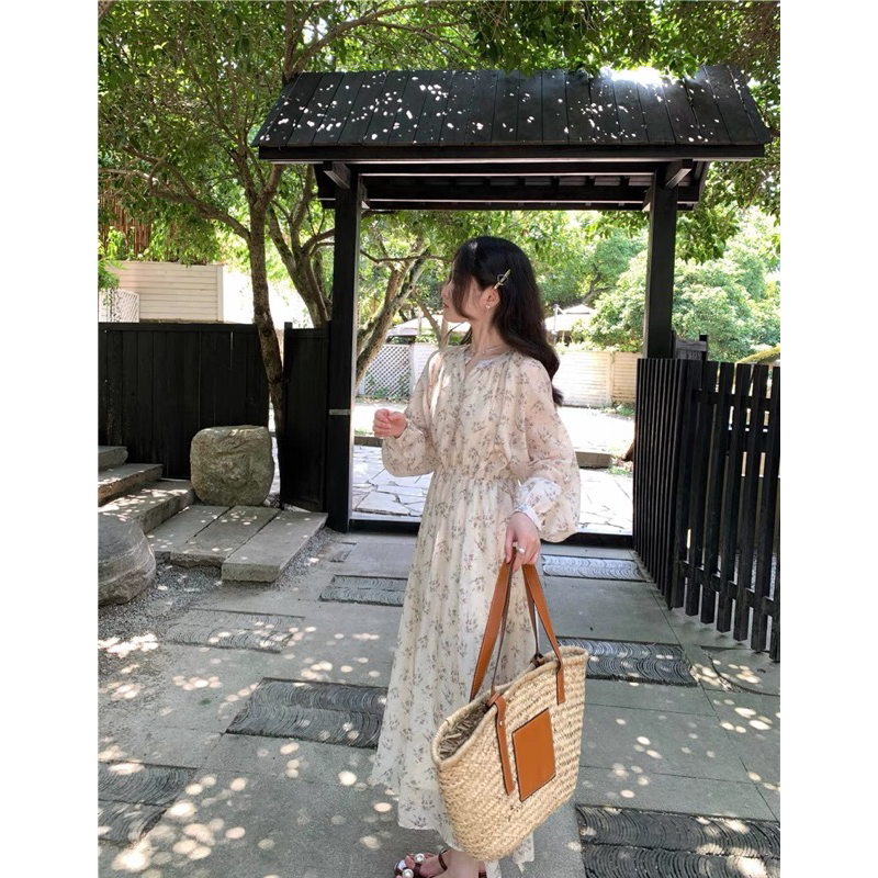 Váy hoa nhí dài tay cúc ở ngực lên dáng cực xinh