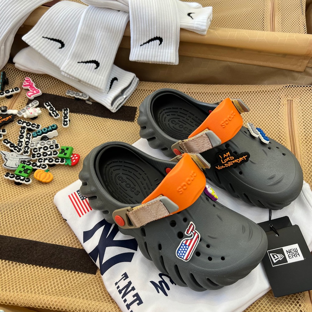 Giày CLOG UNISEX CROCS ECHO CLOG *QUAI NGẪU NHIÊN* - MÀU Ô LIU / RÊU - CODE : 207937-1FT