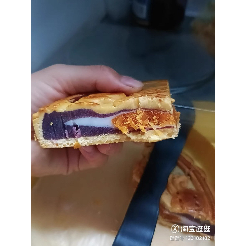 Bánh trung thu khoai môn trứng muối