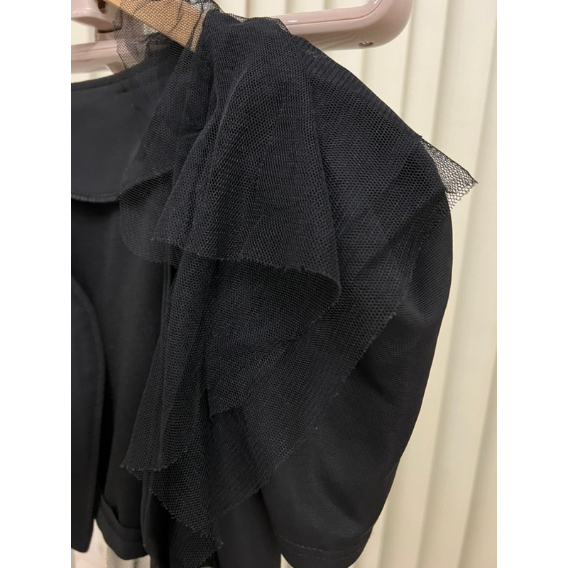 Áo khoác croptop màu đen. Thanh lý