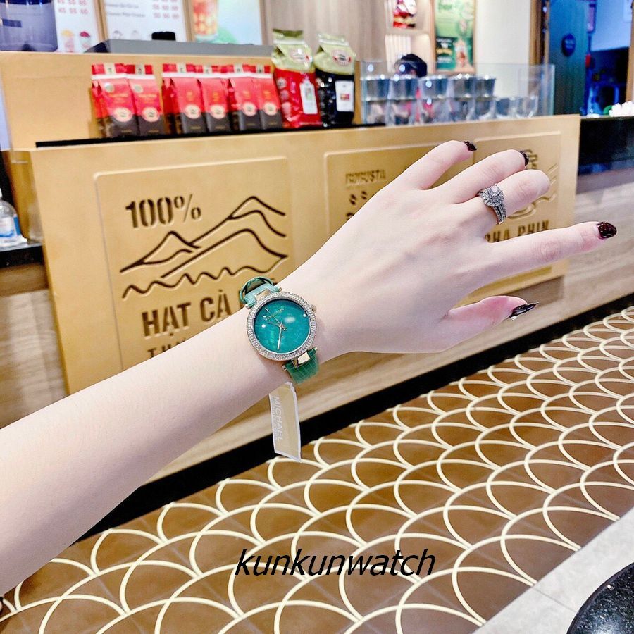 Đồng Hồ Nữ Michael Kors MK2592 Dây Da Vân Rắn 33mm