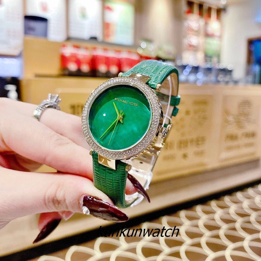 Đồng Hồ Nữ Michael Kors MK2592 Dây Da Vân Rắn 33mm