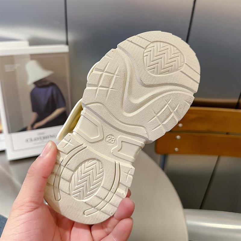 ĐẾ LOẠI 1- GIÀY THỂ THAO 26-36  Formnăng động, đáng yêu phối 4 màu:tím, hồng, đen,  kèm sticker xinh xắn 2567