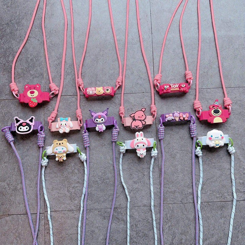 XẢ HÀNG  🖤 Dây đeo chéo kèm kẹp điện thoại gắn icon kute siêu tiện lợi😍😍