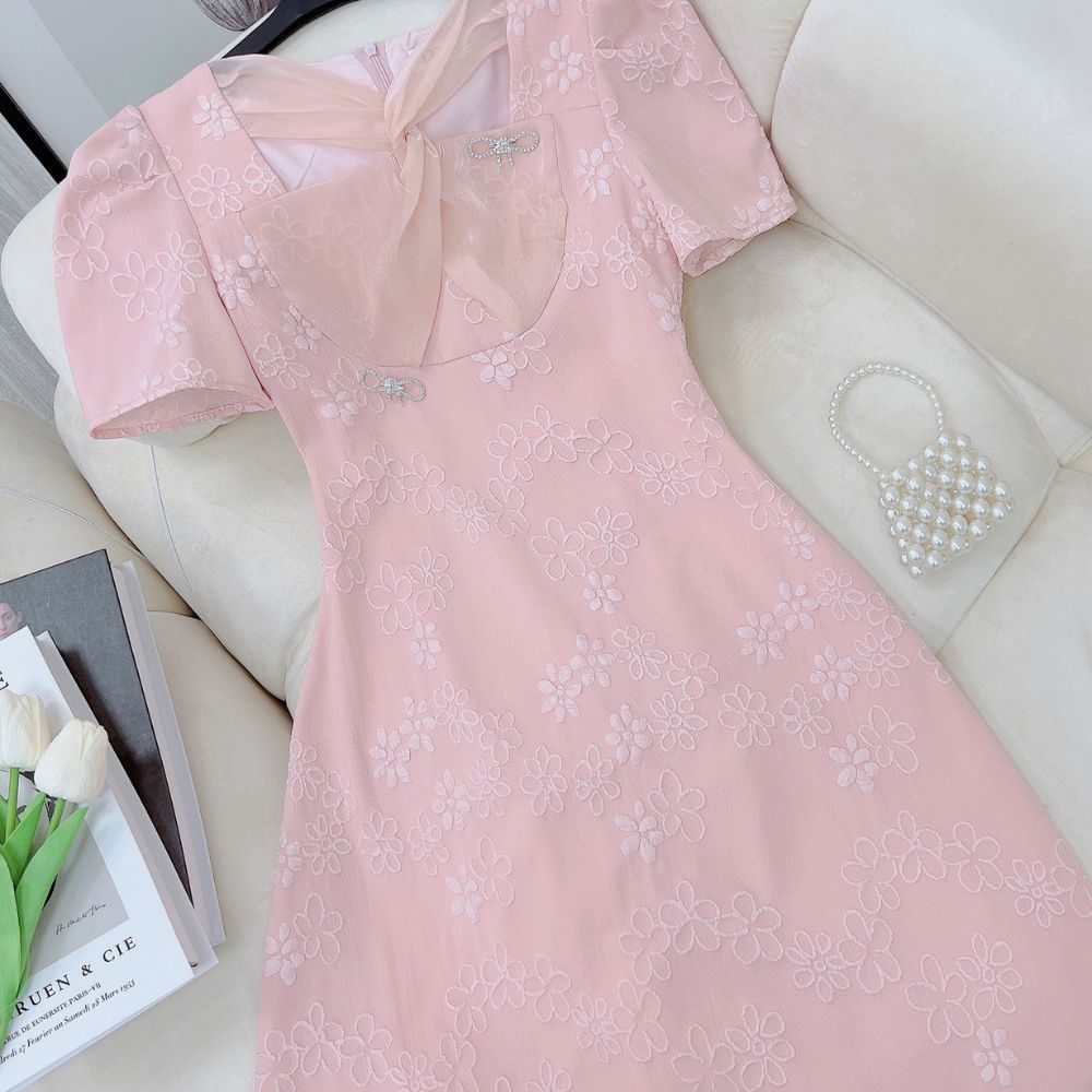 M41 - Váy Gấm Hồng Hoa Nổi Sang Trọng, Váy Thiết Kế 2 Lớp, Cổ Chéo Tặng Kèm 2 Tag Cài Nơ by BELLY Clothing