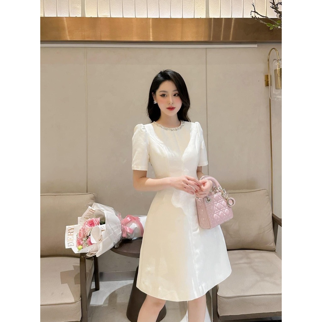 Đầm thiết kế dự tiệc cổ tròn đính đá sugi dress