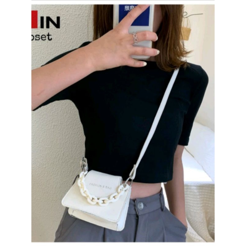 Pass túi trắng dây xích