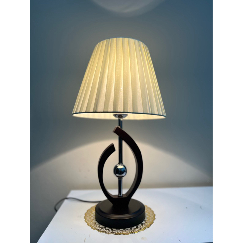 Đèn Bàn Phong Cách Hiện Đại