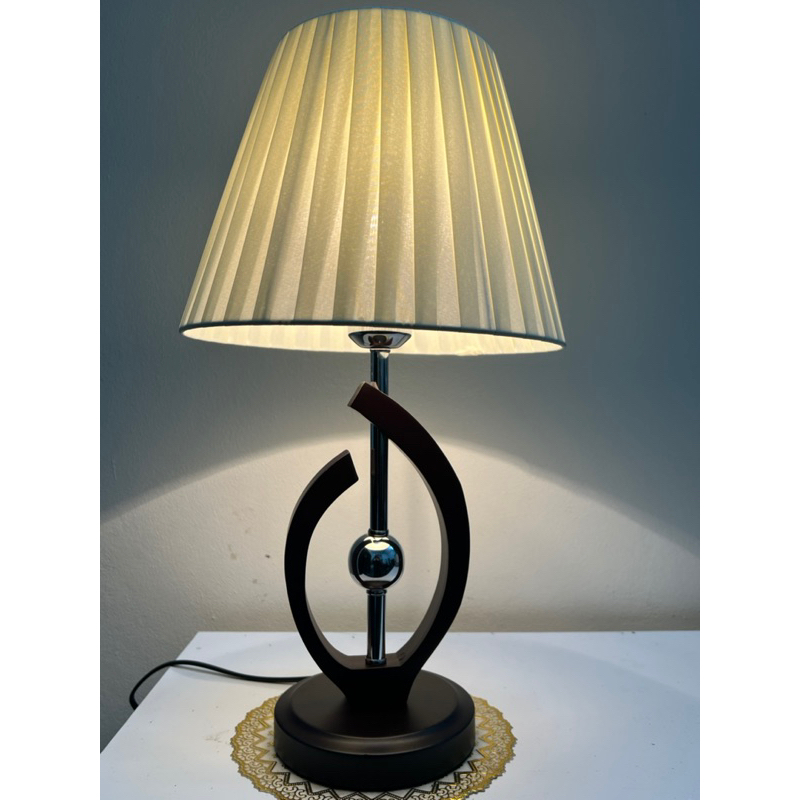 Đèn Bàn Phong Cách Hiện Đại