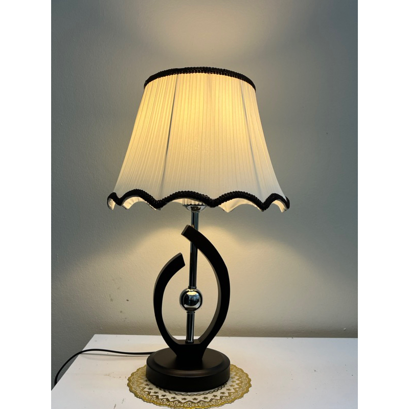 Đèn Bàn Phong Cách Hiện Đại