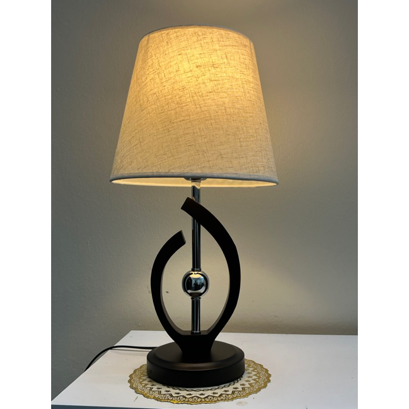 Đèn Bàn Phong Cách Hiện Đại