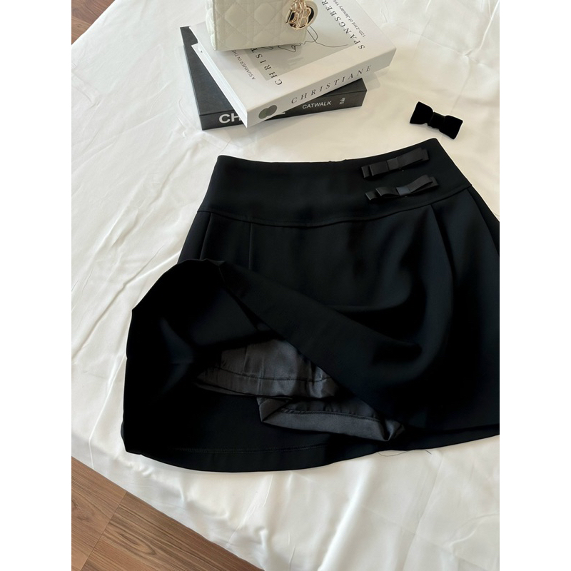 Chân váy đen nơ so hot by La Moneta