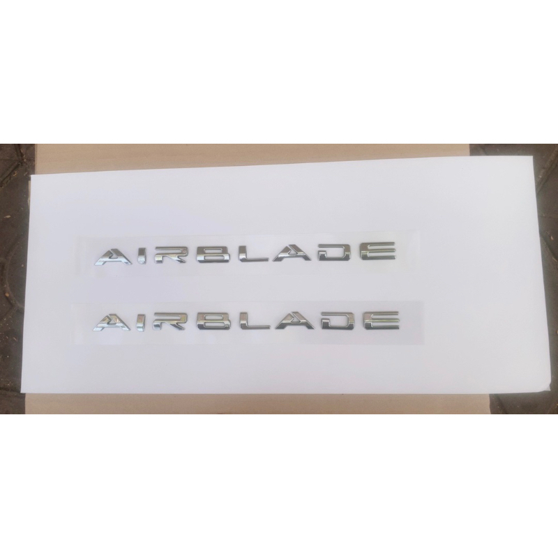 Tem nổi sườn sau ablade 2020-2023 . Hàng zin chuẩn hãng honda gồm  3  mầu trắng - vàng 125 - vàng 150