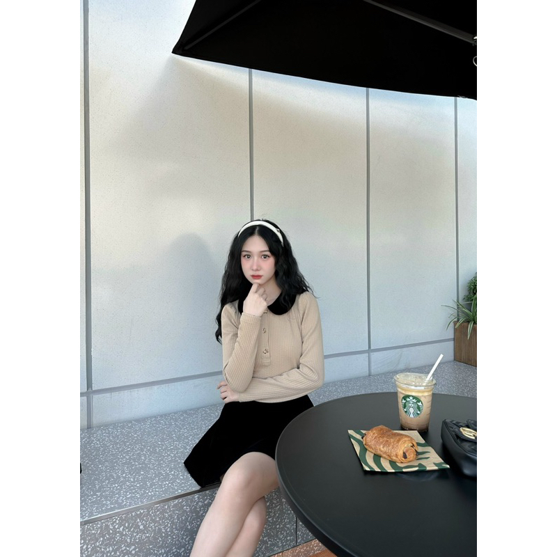 Áo thun nâu cổ nhung đen cúc nơ vàng by La Moneta 2 bản dài tay và cộc tay