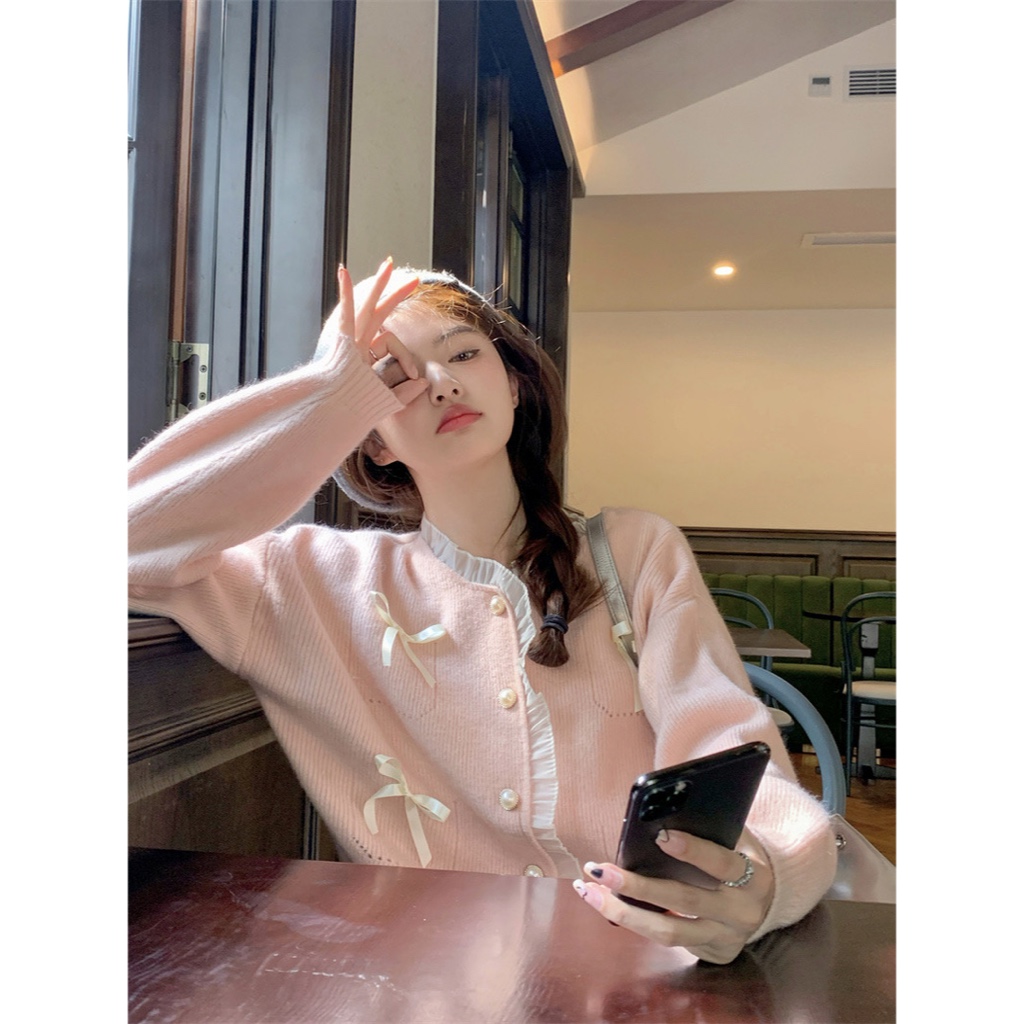 𝗺𝗶𝗲 𝘀𝘁𝘂𝗱𝗶𝗼 - Cardigan áo khoác len hồng đính thắt nơ cúc tròn viền ren mỏng | BigBuy360 - bigbuy360.vn