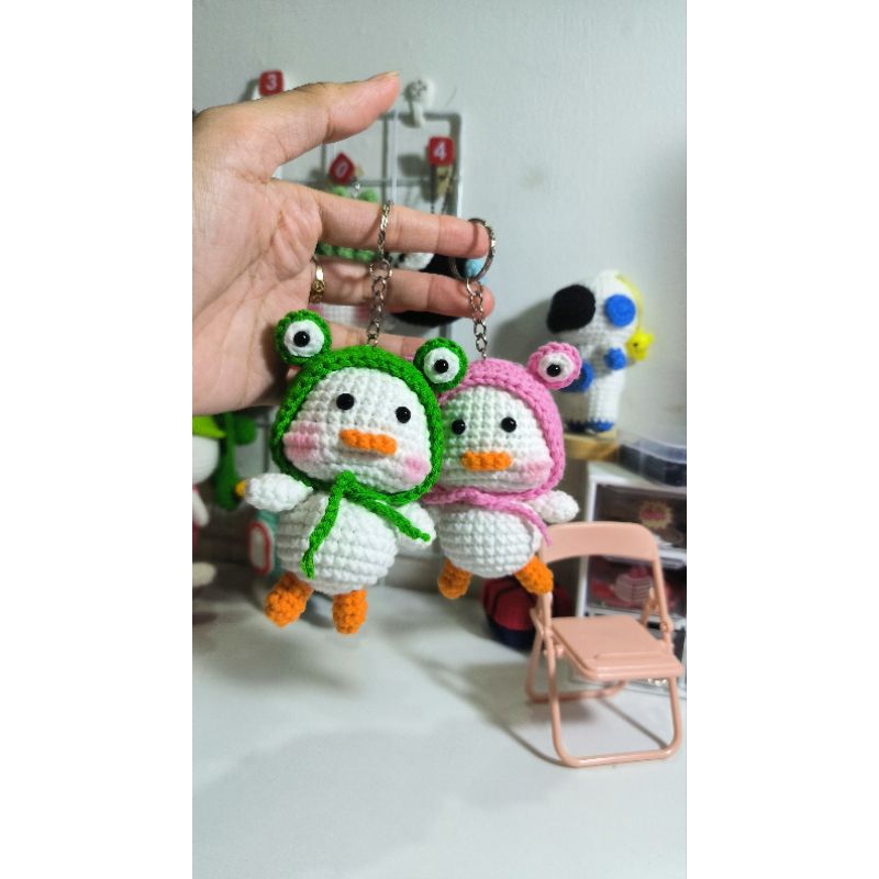 Móc khoá vịt đội mũ bằng len