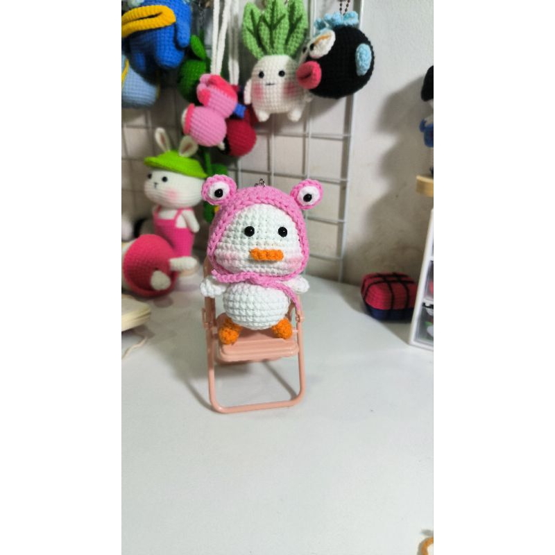 Móc khoá vịt đội mũ bằng len