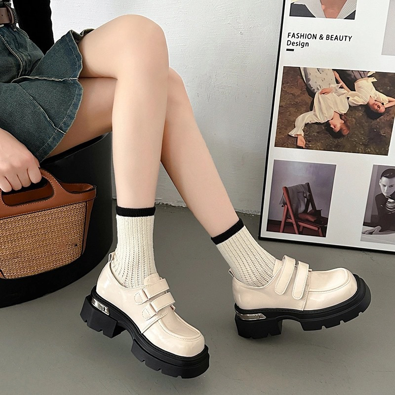 Giày lười nữ đế vuông 2023 mùa thu da mềm khóa kim loại dày