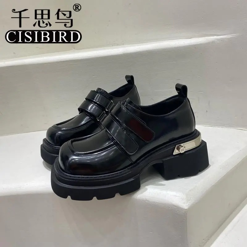 Giày lười nữ đế vuông 2023 mùa thu da mềm khóa kim loại dày