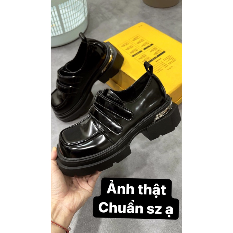 Giày lười nữ đế vuông 2023 mùa thu da mềm khóa kim loại dày