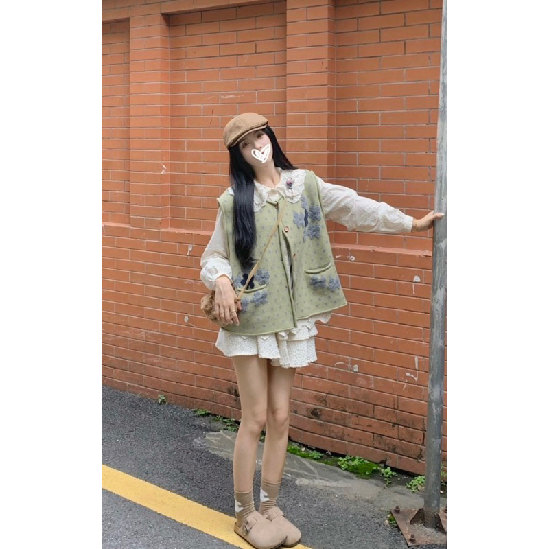 Áo gile len dệt kim thêu hoa mix sơ mi tiểu thư