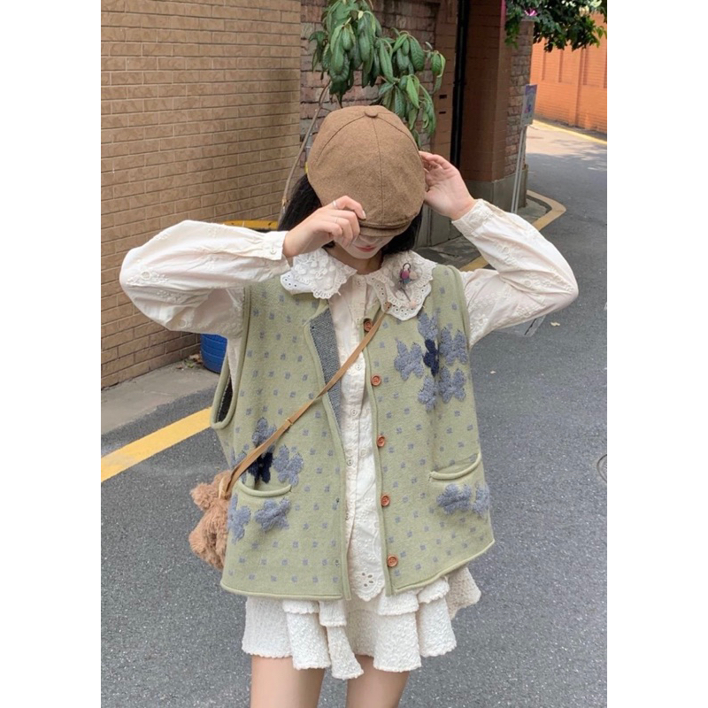 Áo gile len dệt kim thêu hoa mix sơ mi tiểu thư