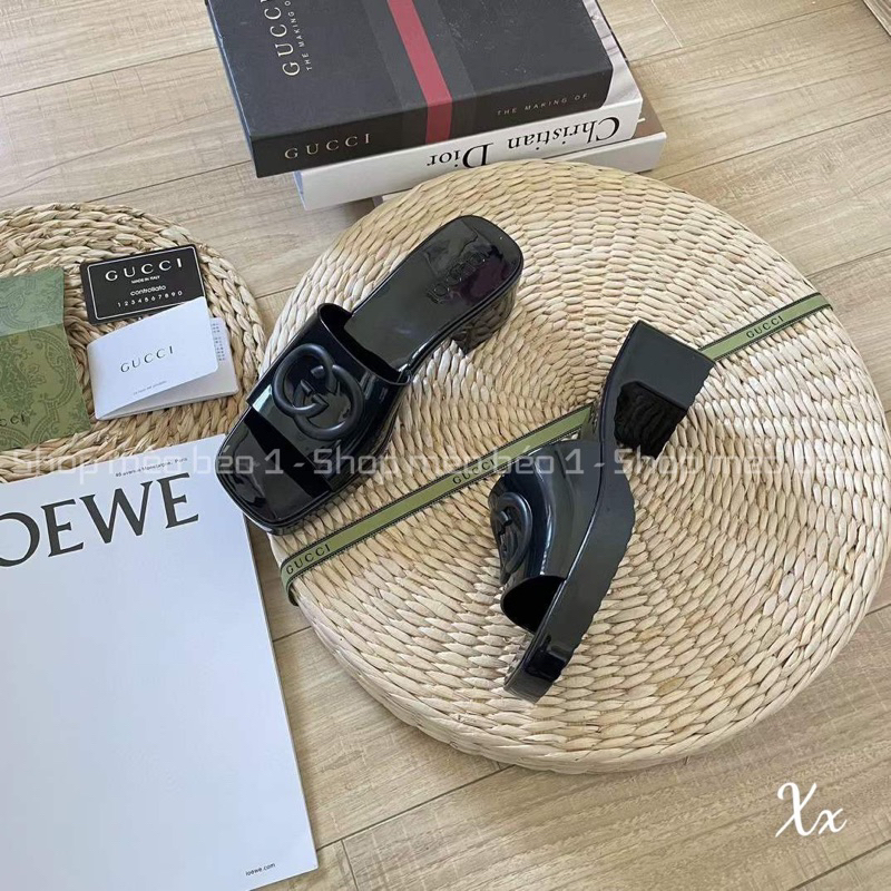 Guốc gc quai ngang logo nhựa thơm gót vuông fullbox