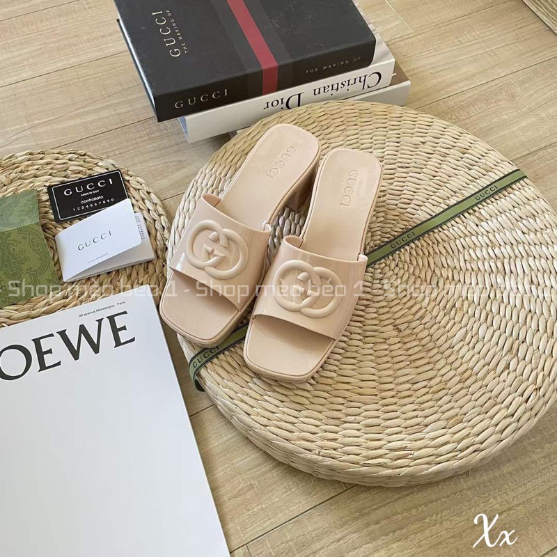 Guốc gc quai ngang logo nhựa thơm gót vuông fullbox