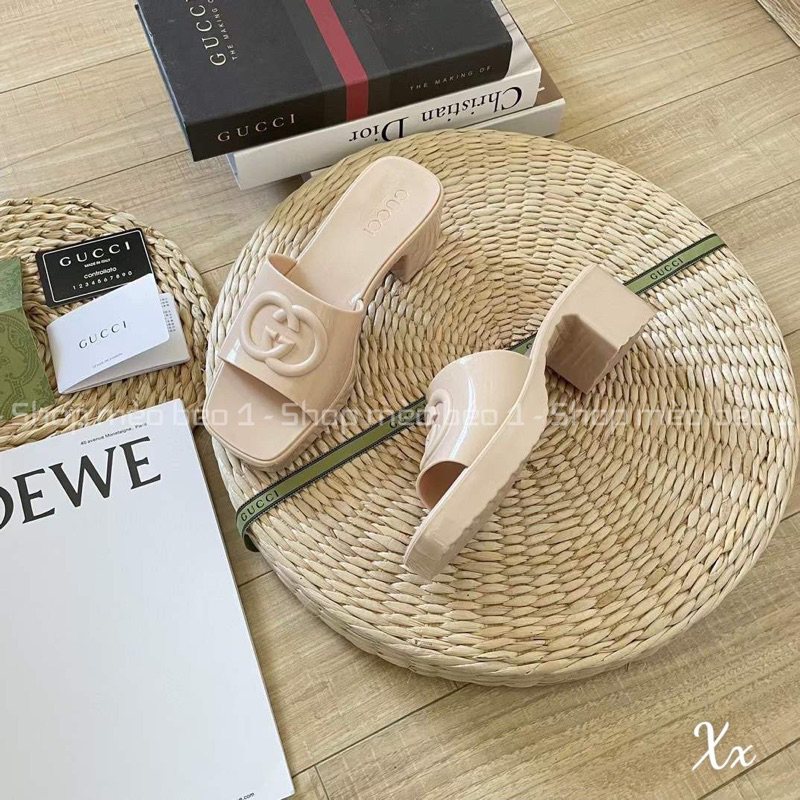 Guốc gc quai ngang logo nhựa thơm gót vuông fullbox