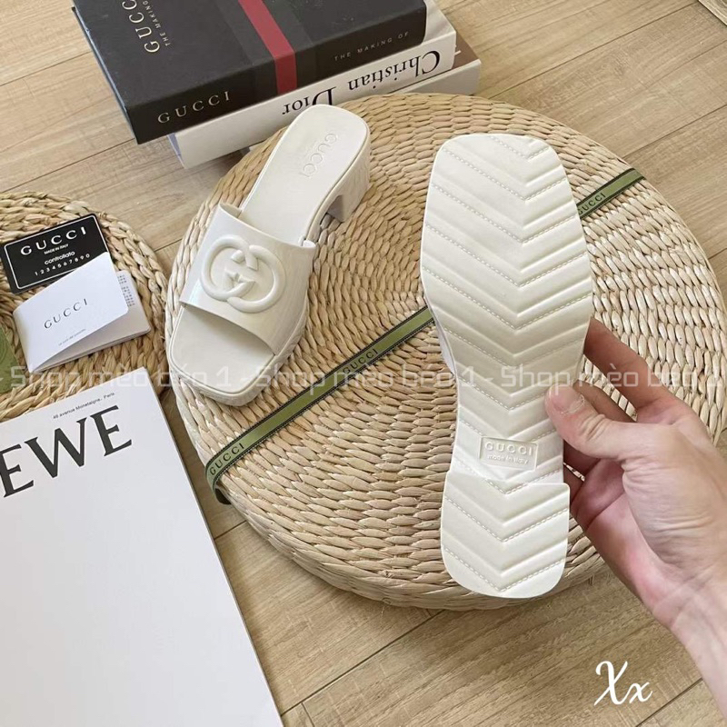 Guốc gc quai ngang logo nhựa thơm gót vuông fullbox