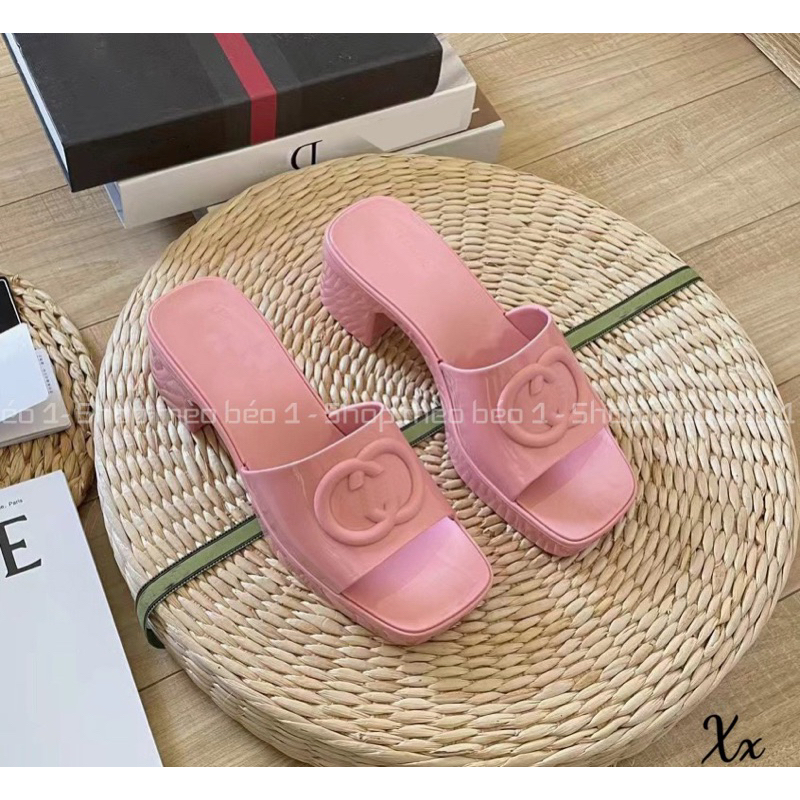 Guốc gc quai ngang logo nhựa thơm gót vuông fullbox