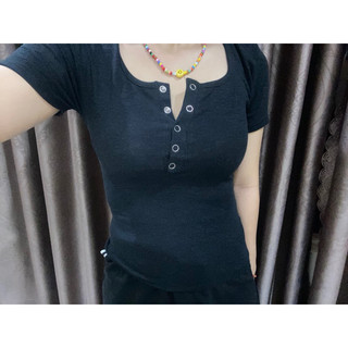 Áo Thun Cổ Vuông Bấm Nút ( áo dài 50cm , rộng 35cm )