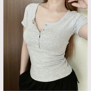 Áo Thun Cổ Vuông Bấm Nút ( áo dài 50cm , rộng 35cm )