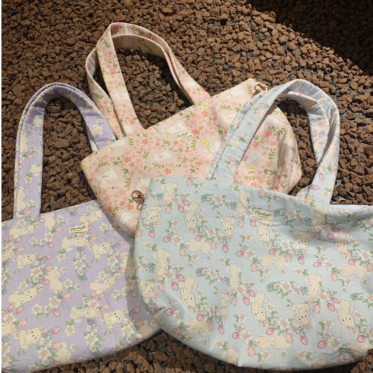 TÚI TOTE VẢI KHÓA DÂY KÉO LÓT BÔNG QUAI XÁCH BẢN TO DÀY DĂN ÊM ÁI HOẠ TIẾT CON THỎ 3 MÀU PASTEL ĐÁNG YÊU