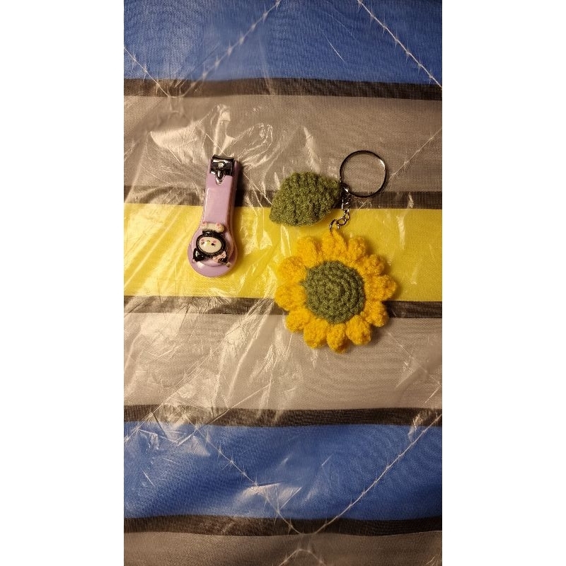 Móc khóa hoa hướng dương bằng len handmade