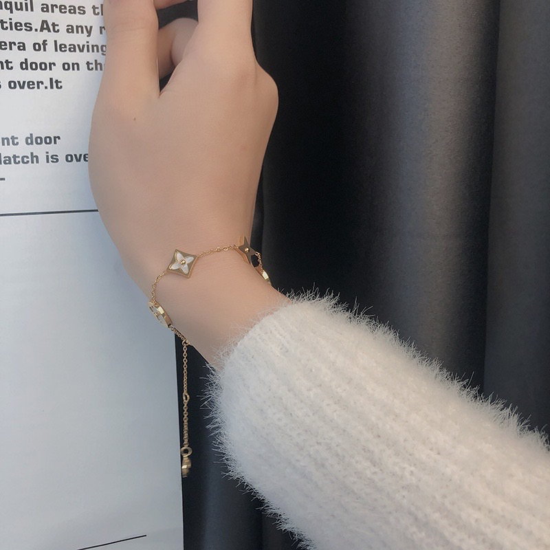 Dây chuyền Lv titan sáng đẹp bền màu ko bị đen gỉ