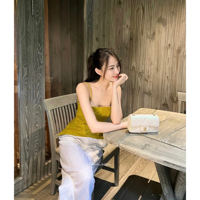 Áo hai dây Linen kiểu dáng trẻ trung năng động nhà LEYLA