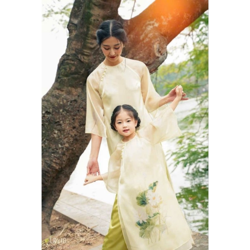 🥰 siêi phẩm sét áo dài cách tân mẹ bé gia đình cáo cấp đẹp sang chảnh. áo dài thiết kế chất tapta cao cấ8p