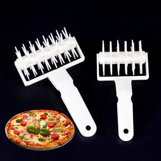 Cây lăn gai tạo lỗ bánh pizza