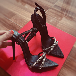 sandal dây chéo mũi nhọn 2 màu đen và trắng cao cấp