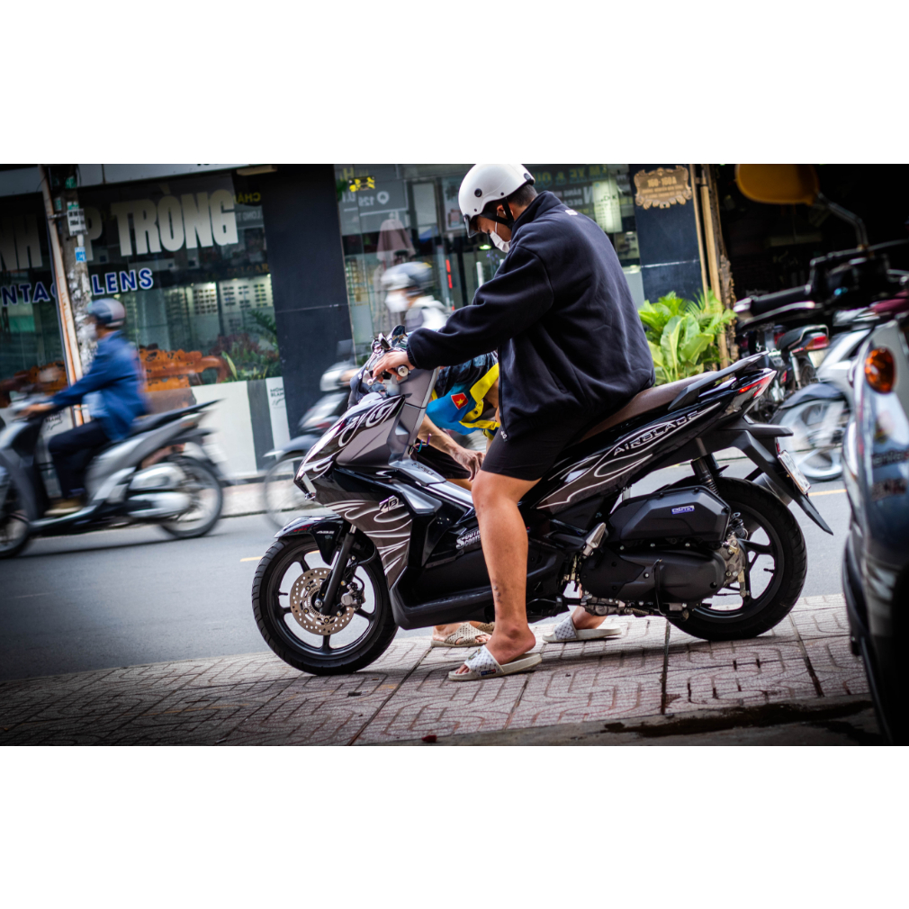 Thiết kế phối màu trắng đen